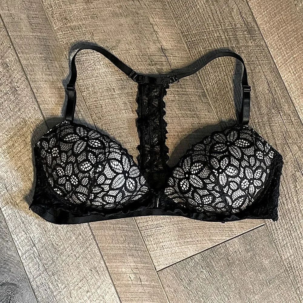 Youmita Black and Cream Lace, Front Clasp Bra. 40C.